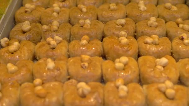 Dulces Tradicionales Turcos Postres Los Escaparates Tienda Sabroso Baklava Pudín — Vídeo de stock