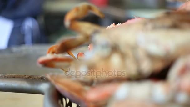 烹饪螃蟹的特写 — 图库视频影像