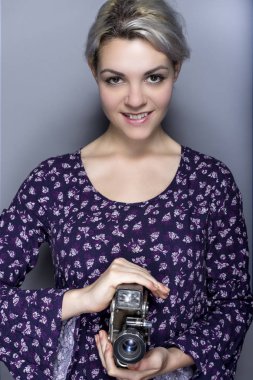 Sinema öğrencisi ile a Vintage fotoğraf makinesi