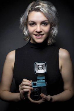 Vintage plastik Film kamera ile geleneksel fotoğrafçı