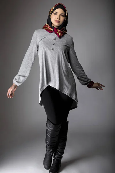 Modelado femenino Moda Hijab — Foto de Stock