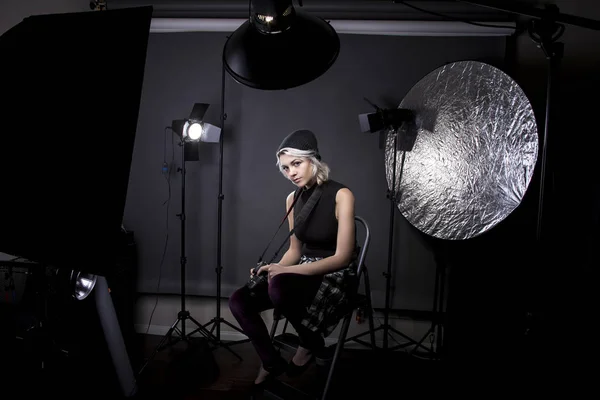 Female Professional Photographer in a Studio — Stock Photo, Image