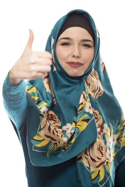 Nő visel a hidzsáb elszigetelt fehér Background — Stock Fotó