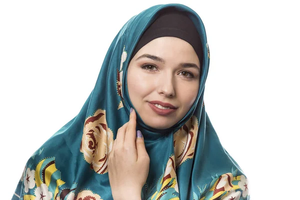 Vrouwen dragen Hijab geïsoleerd op een witte achtergrond — Stockfoto