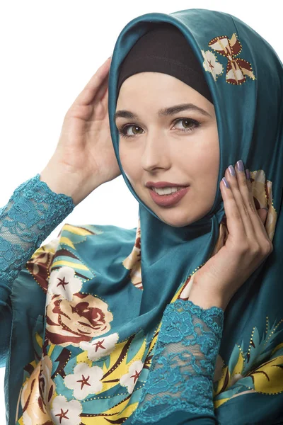 Beyaz bir arka plan üzerinde izole Hijab giyen erkek — Stok fotoğraf