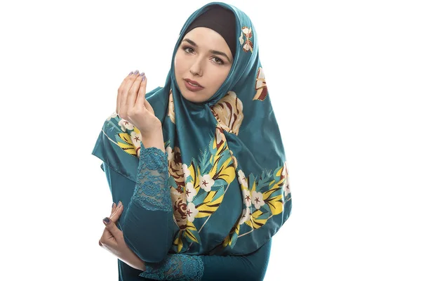 Vrouwen dragen Hijab geïsoleerd op een witte achtergrond — Stockfoto