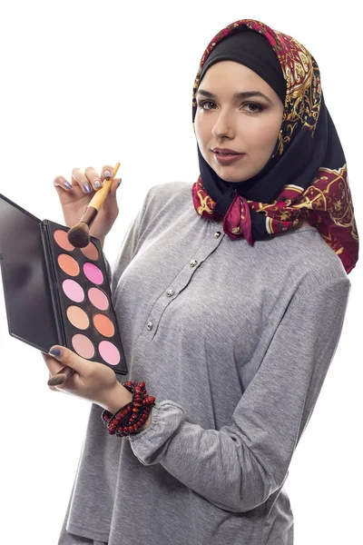 Mujer Maquillaje Artista Usando un Hijab — Foto de Stock