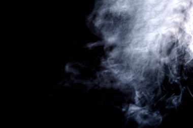 Arkadan aydınlatmalı duman ya da siyah bir arka plan vape