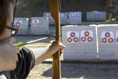 Okçuluk açık bir hedef çekim aralığı