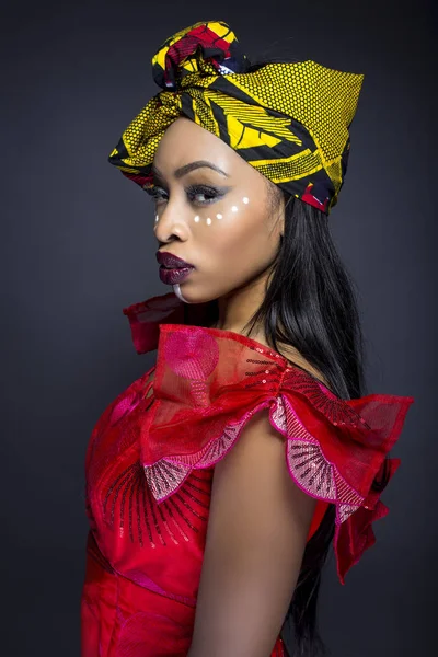 Nijeryalı Geleneksel Giyim Kabile Makyaj Yüz Boyama Giyerek Afrika Gurur — Stok fotoğraf
