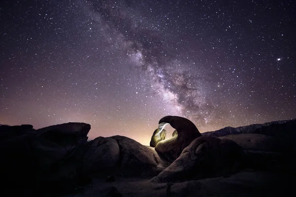 Vista Panorámica Del Desierto Con Estrellas Galaxia Vía Láctea Sobre — Foto de Stock