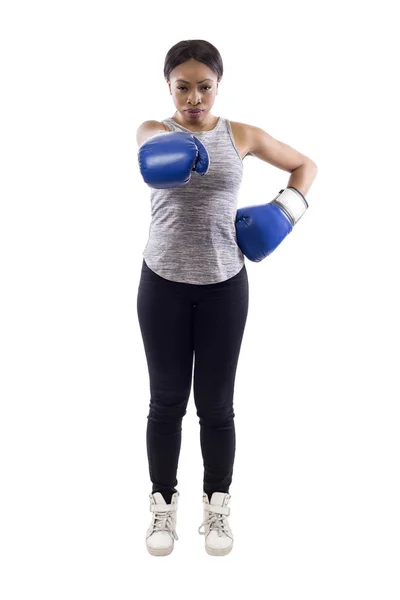 Mujer Negra Sobre Fondo Blanco Con Guantes Boxeo Apuntando Hacia — Foto de Stock