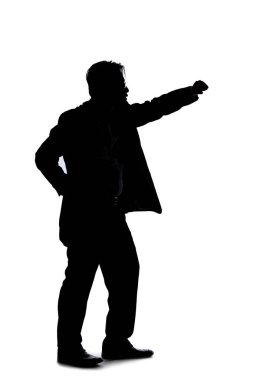 Beyaz arka planda iş adamı kılığına girmiş arka ışıklandırmalı bir modelin silueti. Yumruklarıyla öfkesinden yumruk atıyor.. 