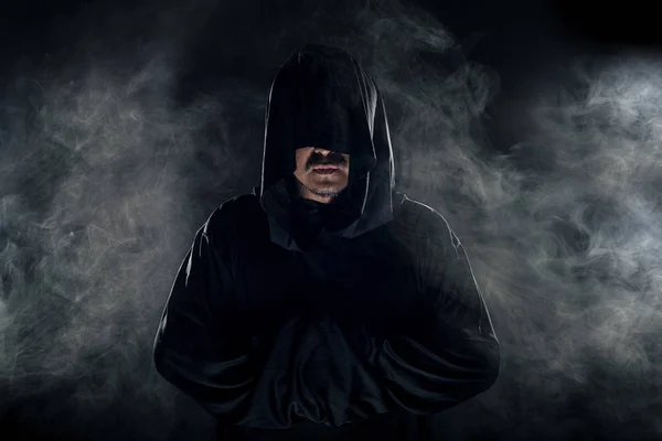 Man Dressed Dark Robe Looking Cult Leader Smoky Foggy Background — Stock Photo, Image