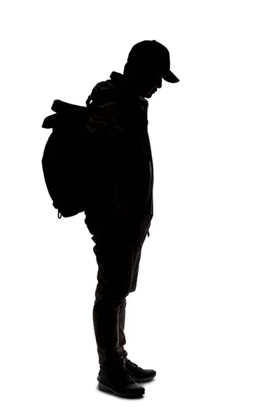 Sylwetka Mężczyzny Plecaku Wyglądającego Jak Wędrowiec Lub Wędrowiec Cierpliwie Stoi — Zdjęcie stockowe