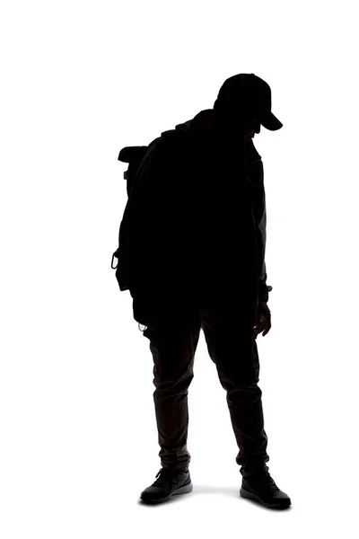 Sylwetka Mężczyzny Plecaku Wyglądającego Jak Wędrowiec Lub Wędrowiec Cierpliwie Stoi — Zdjęcie stockowe