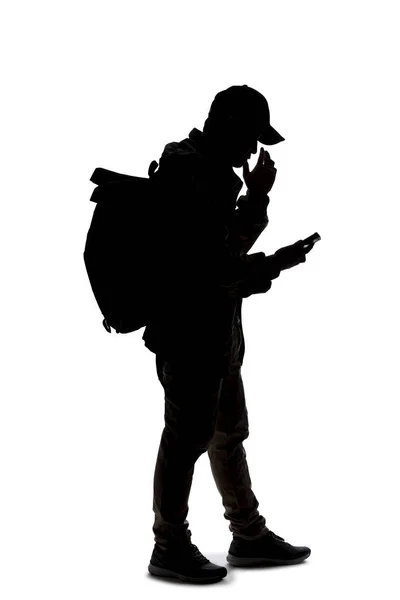 Silhouette Eines Mannes Der Einen Rucksack Trägt Und Aussieht Wie — Stockfoto