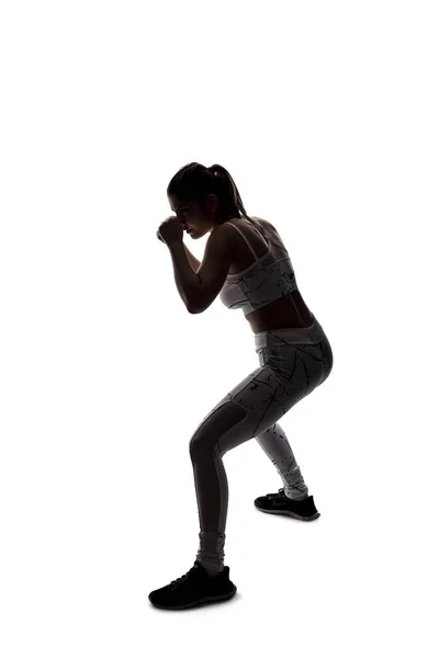 Jonge Vrouw Een Vechtende Houding Dragen Atletische Sportkleding Oefenen Door — Stockfoto