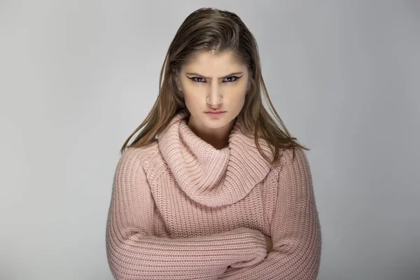 Close Retrato Uma Jovem Mulher Caucasiana Vestindo Uma Camisola Rosa — Fotografia de Stock
