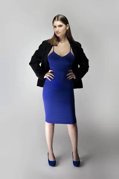 Modelo Moda Con Vestido Azul Una Chaqueta Formal Negro Haciéndose —  Fotos de Stock