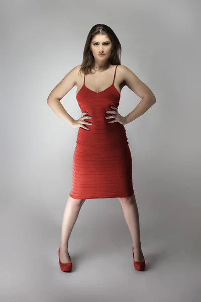 Estudio Estilo Catálogo Una Modelo Moda Femenina Caucásica Con Vestido —  Fotos de Stock