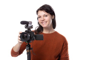 Üç ayaklı bir kamerayla film yapımcısı olmaya çalışan bir sanat öğrencisi. Yaratıcılığından emin görünüyor. Eğlence sektörü üretimi ve eğitimini teşvik eder