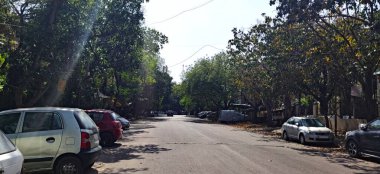 Hindistan 'da hafta içi boş bir yol Corona virüsü salgınından dolayı doğal tecrit altında.