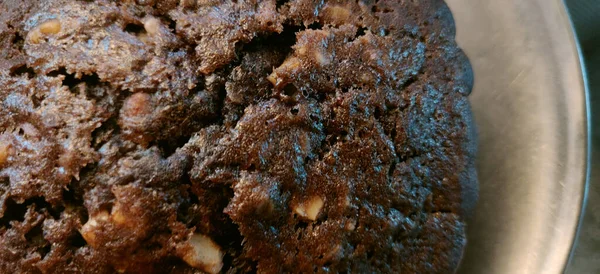 Extreme Close Hot Big Chocolate Walnut Muffin Steel Plate Weave — Stock Photo, Image