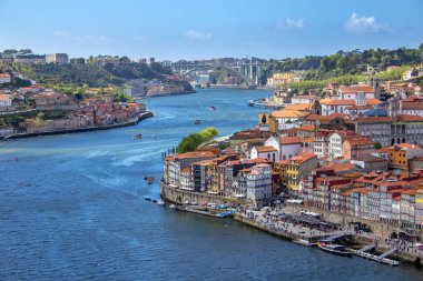 Porto şehri ve Douro nehrinin manzarası