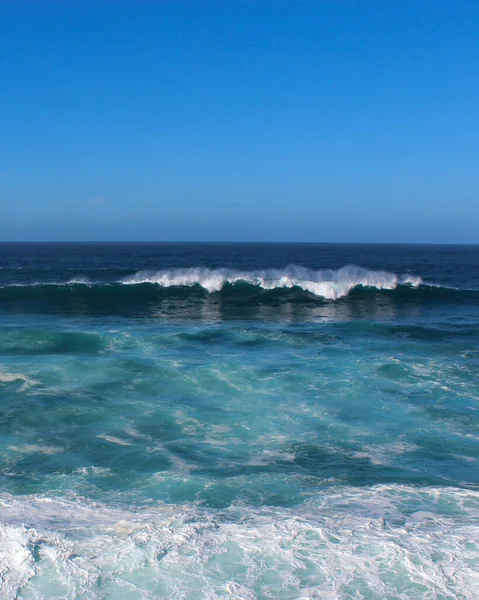 来自葡萄牙海岸的大西洋波浪 — 图库照片