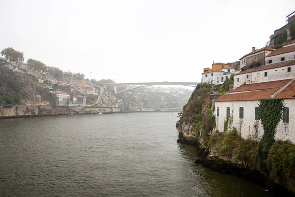 Mglisty Poranek Nad Rzeką Douro Porto — Zdjęcie stockowe