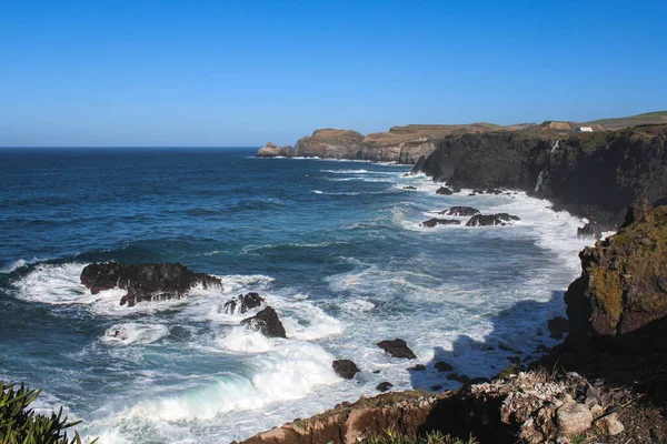 Dramatik deniz manzarası ve deniz dalgaları - Azores