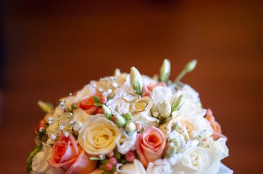 Nikah yüzüklü gelin buketi