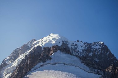 Mont Blanc buzulunun manzarası