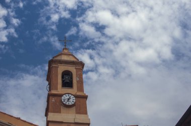 İtalya 'nın Trebino şehrinde çan kulesi