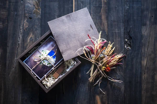 Wedding package for photographers with a wood box with a wood pen drive and pictures