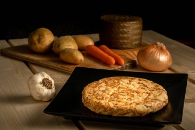 Omlet İspanyol patatesleri Akdeniz diyeti kırsal tarzı