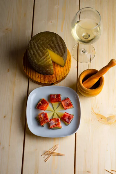 Cheese Ham Serrano White Wine White Plate Wood — Stock Photo, Image