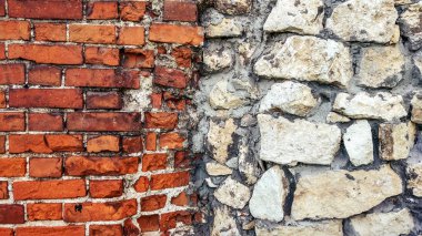 Taş eski büyük bloklardan duvar. Arka plan taş. Güzel dokulu vintage antika arka plan. Eski duvar ve bir taş ile yeni bir tuğla.