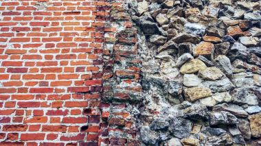 Taş eski büyük bloklardan duvar. Arka plan taş. Güzel dokulu vintage antika arka plan. Eski duvar ve bir taş ile yeni bir tuğla.