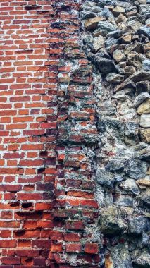 Taş eski büyük bloklardan duvar. Arka plan taş. Güzel dokulu vintage antika arka plan. Eski duvar yeni tuğla bir taşla.