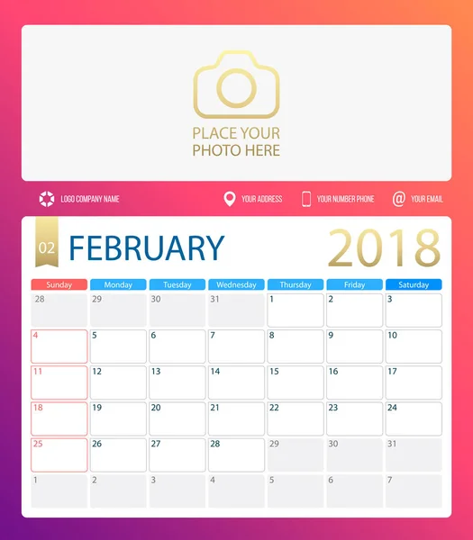 FEBRERO 2018, calendario vectorial ilustración o planificador de escritorio, semanas comienzan el domingo — Archivo Imágenes Vectoriales