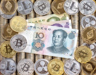 Gümüş altın Kripto Ethereum Eth, Xrp, Ripple Litecoin Ltc paralar, Korece Yuan bitcoin Btc. kağıt faturaları. Metal paralar, üst, kripto döviz para üzerinden yakından görmek.