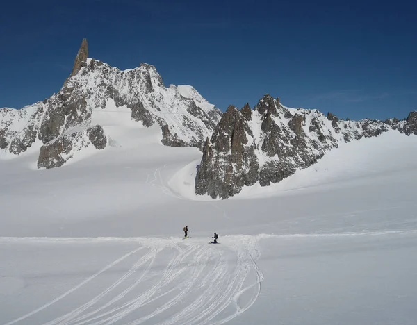 Zwei Skifahrer Den Chamonix Alpen Schöner Ort — Stockfoto