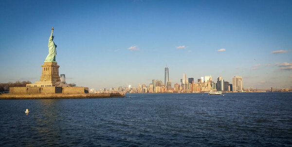 Panoramic view of Liberty Statue and Manhattan skyline, New York city