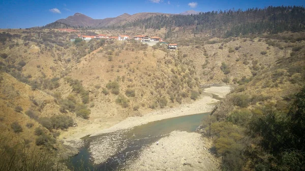 Tarija Bolivya Daki Tepenin Üstünde Bir Apartman Manzarası Gadalquivir Nehrinin — Stok fotoğraf