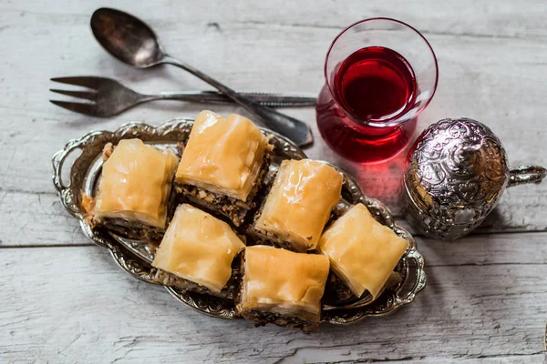 Välsmakande baklava och turkiskt kaffe — Stockfoto