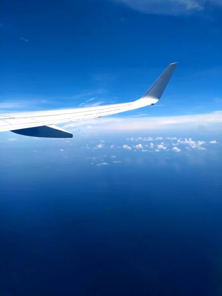 Avião Asa Aérea Céu Azul Nublado Nova York — Fotografia de Stock