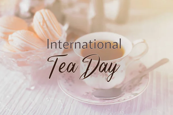 Ilustracja Filiżanki Herbaty Tekstem Międzynarodowy Dzień Herbaty Filiżanka Herbaty Stole — Zdjęcie stockowe