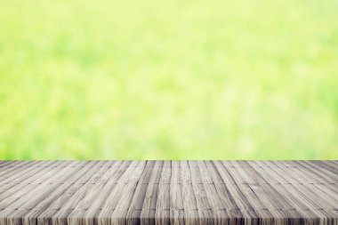 Boş perspektif kahverengi tahta tahta. Soyut güzel doğa bulanık arkaplan ile sergi rafını taklit et..